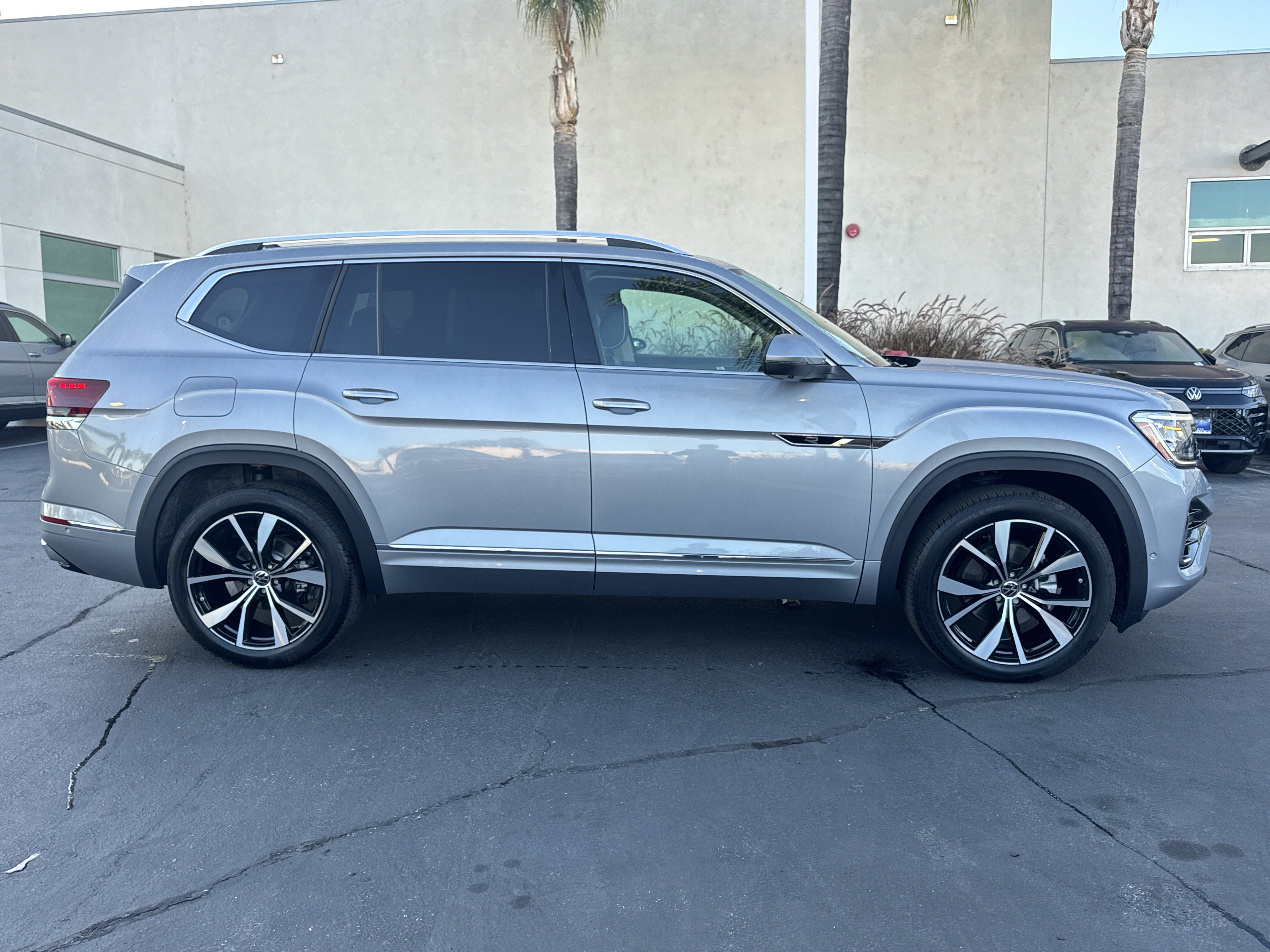 Used 2025 Volkswagen Atlas SEL Premium R-Line AWD/4WD image 10