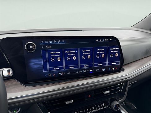 Used 2025 Chevrolet Suburban Z71 image 25