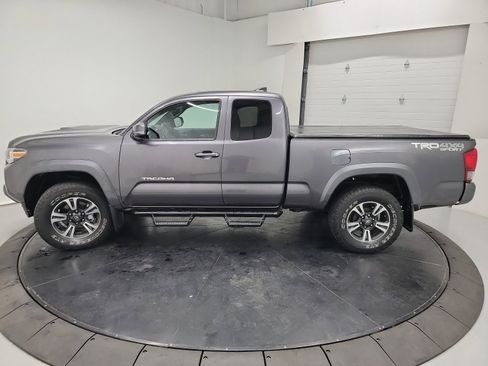 Used 2016 Toyota Tacoma TRD Sport w/ Towing Package image 4