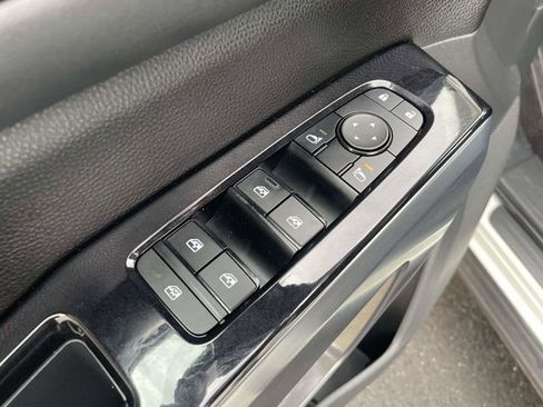 Used 2022 Nissan Pathfinder SL image 14