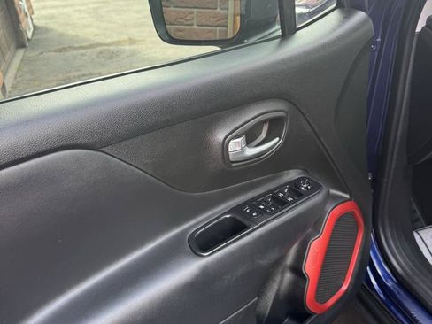 Used 2016 Jeep Renegade Trailhawk AWD/4WD image 6