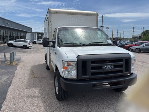 Used 2022 Ford E-350 and Econoline 350 Super Duty w/ Power Windows & Locks Group RWD image 3