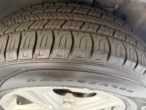 Used 2024 GMC Terrain SLE FWD image 7