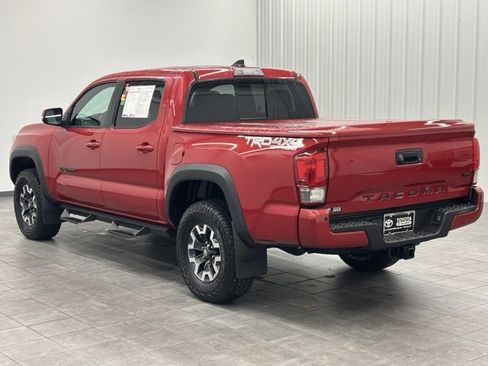 Used 2017 Toyota Tacoma TRD Off-Road w/ Premium & Technology Package image 4