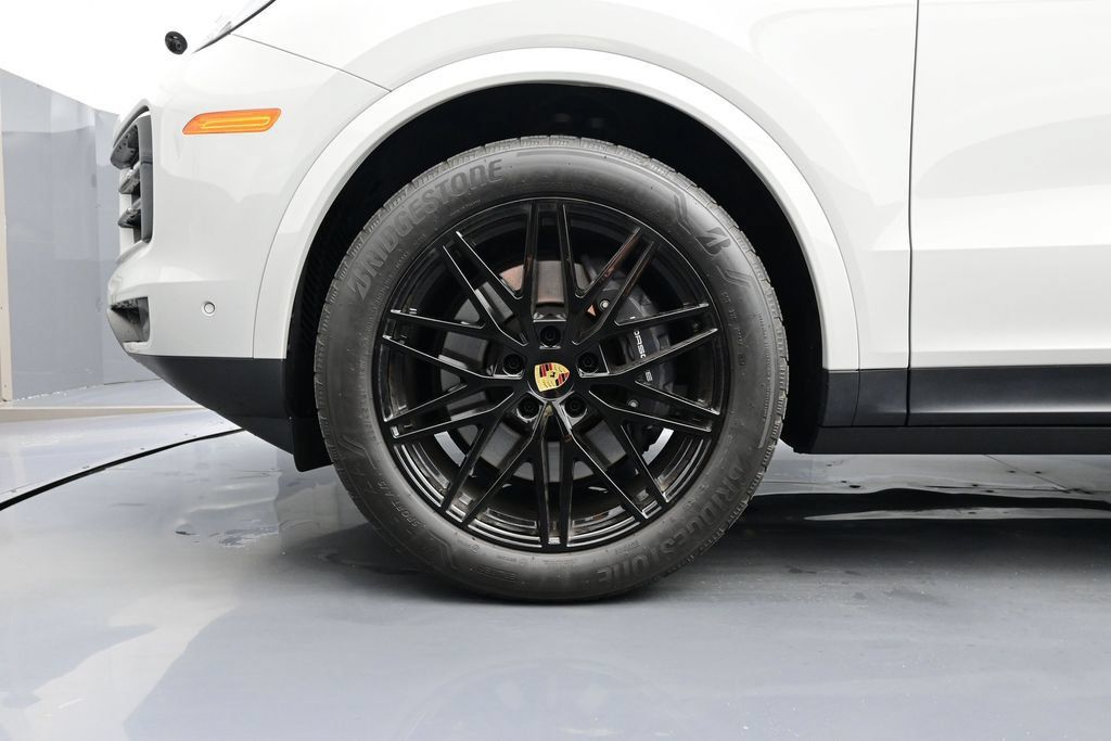 Certified 2024 Porsche Cayenne Coupe AWD/4WD image 6