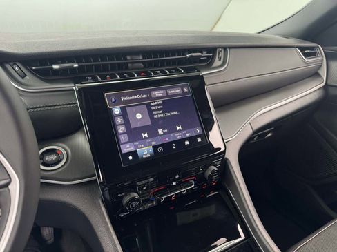 New 2025 Jeep Grand Cherokee L Laredo image 32