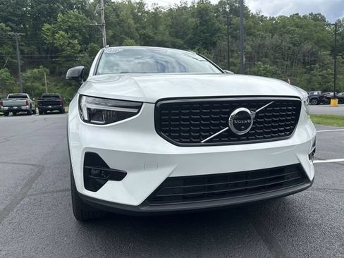 Used 2023 Volvo XC40 B5 Plus w/ Driver Assist Package AWD/4WD image 13