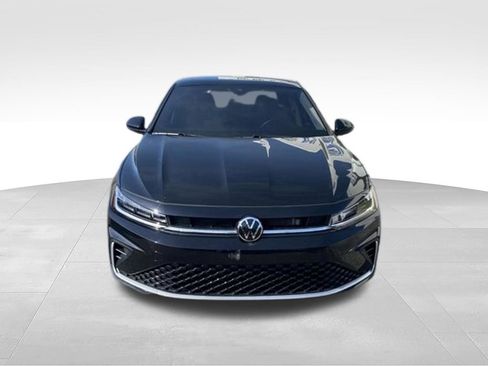 Used 2025 Volkswagen Jetta SE FWD image 2