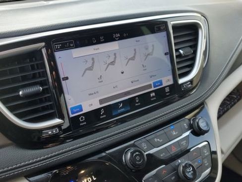 Certified 2023 Chrysler Pacifica Touring-L AWD/4WD image 14