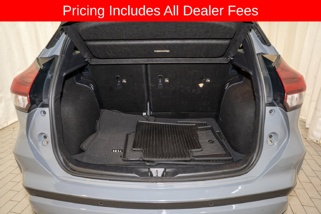Used 2022 Nissan Kicks SR w/ Premium Package FWD image 5