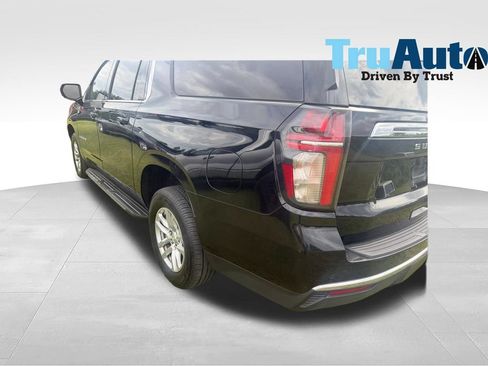 Used 2021 Chevrolet Suburban LT RWD image 2
