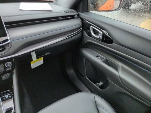 New 2026 Jeep Compass Latitude image 16