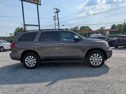 Used 2014 Toyota Sequoia Platinum AWD/4WD image 5