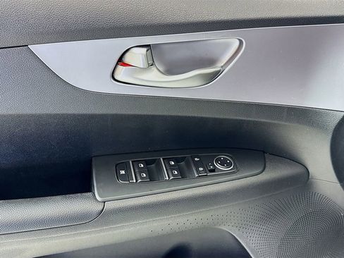 Used 2022 Kia Forte LXS image 10