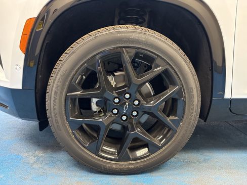 New 2026 Chevrolet Traverse RS w/ LPO, Floor Liner Package AWD/4WD image 18