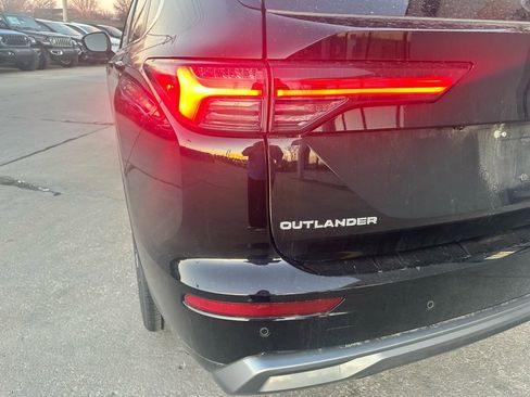 Used 2025 Mitsubishi Outlander SE image 8