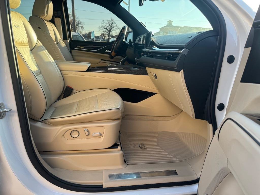 Used 2021 Cadillac Escalade ESV Premium Luxury AWD/4WD image 23