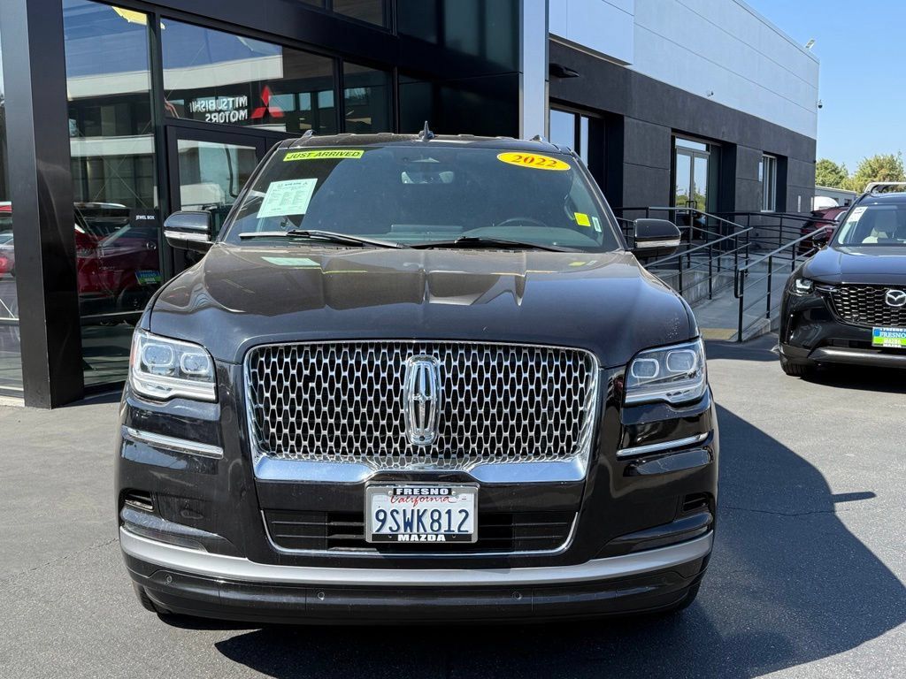 Used 2022 Lincoln Navigator L 4WD image 3