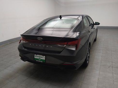 Used 2023 Hyundai Elantra SEL w/ Convenience Package FWD image 9