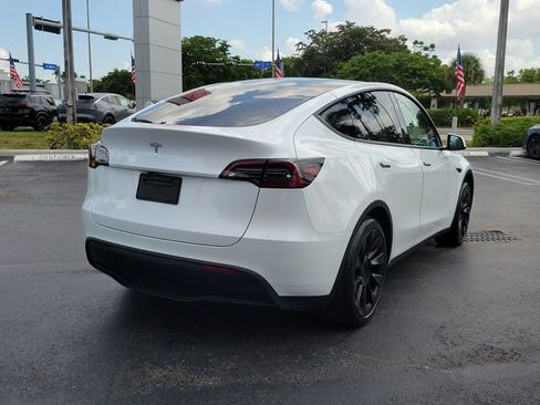 Used 2025 Tesla Model Y Long Range RWD image 4