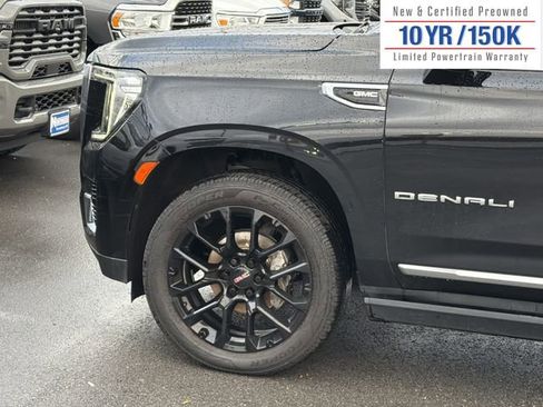 Used 2022 GMC Yukon XL Denali w/ Denali Premium Package image 11