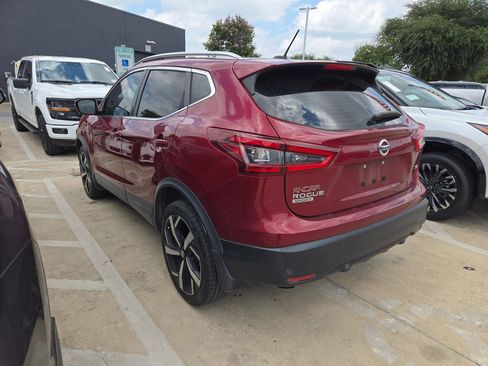 Used 2020 Nissan Rogue Sport SL w/ Premium Package FWD image 4