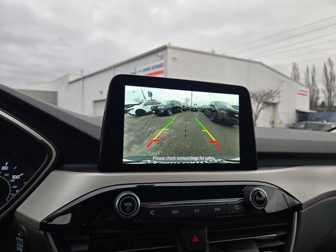 Used 2022 Ford Escape SE w/ SE Sport Appearance Package image 14