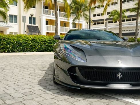 Used 2020 Ferrari 812 Superfast RWD image 8