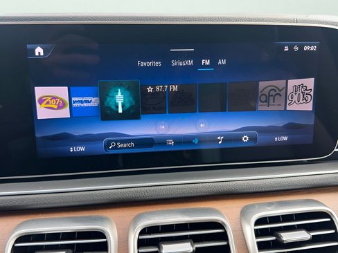 Used 2024 Mercedes-Benz GLS 450 4MATIC image 29