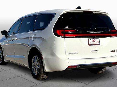 New 2026 Chrysler Pacifica Select image 13