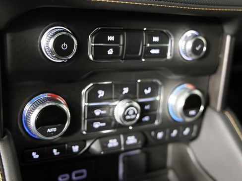 Used 2024 GMC Yukon AT4 w/ AT4 Premium Package image 19