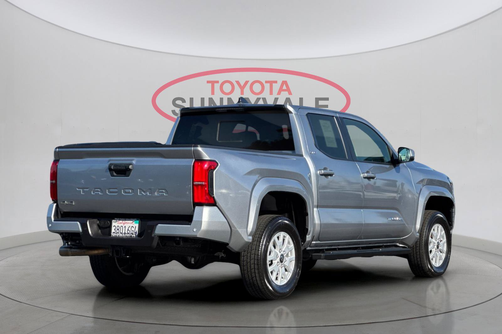 Certified 2025 Toyota Tacoma SR5 w/ SR5 Upgrade Package AWD/4WD image 4