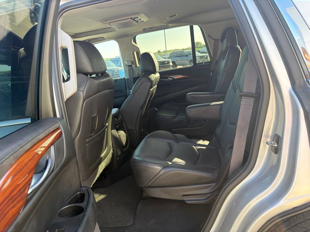 Used 2015 Cadillac Escalade Luxury RWD image 21