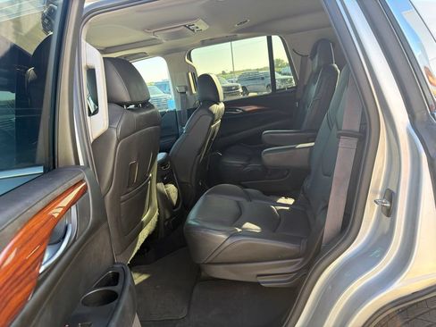 Used 2015 Cadillac Escalade Luxury RWD image 21