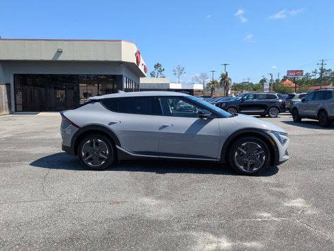 New 2025 Kia EV6 Light w/ Light LR Technology Package image 3