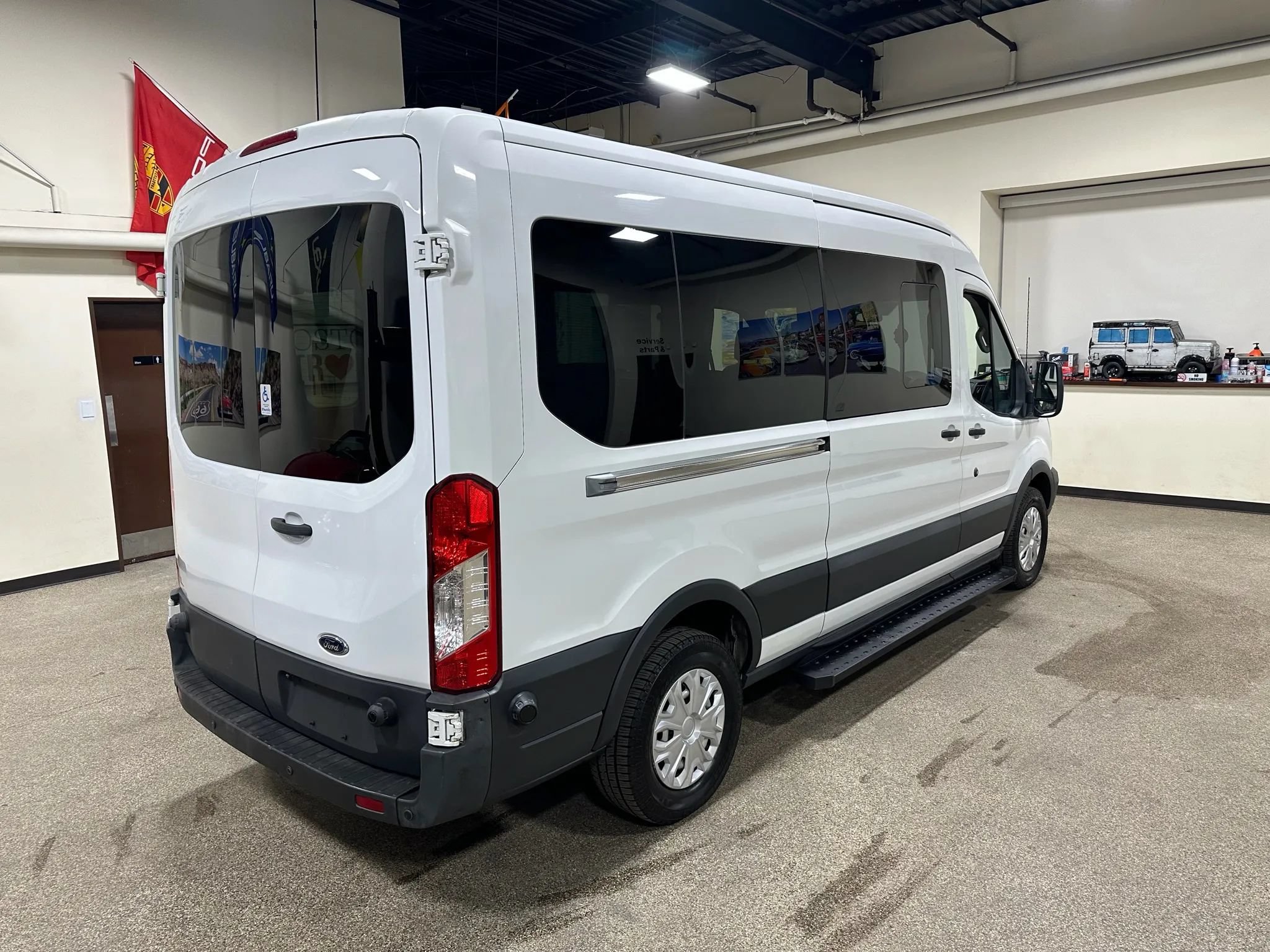 Used 2015 Ford Transit 250 148 Medium Roof RWD image 9