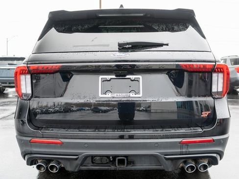 Used 2025 Ford Explorer ST image 7