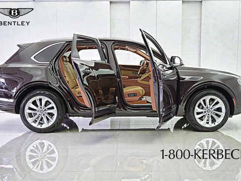 Used 2024 Bentley Bentayga image 12