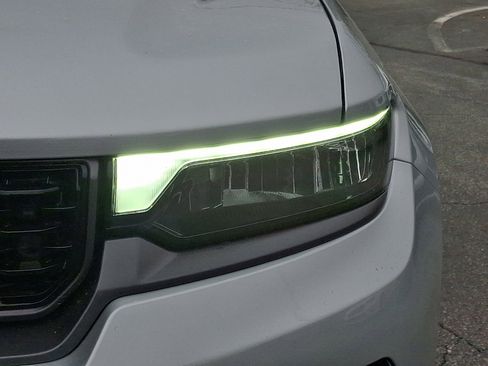 New 2026 Jeep Grand Cherokee Summit image 9