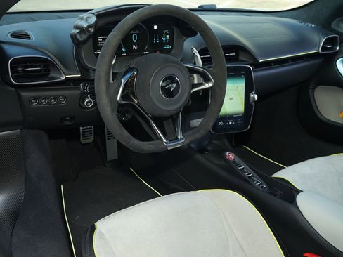 Used 2024 McLaren Artura RWD image 15