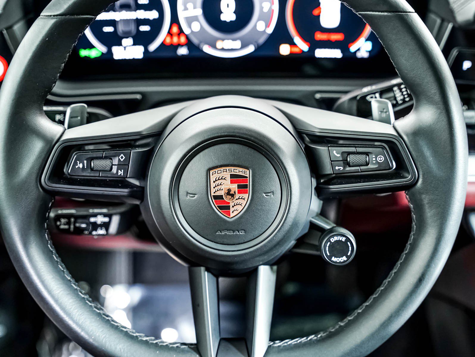 Certified 2024 Porsche Cayenne AWD/4WD image 17