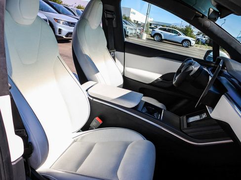 Used 2022 Tesla Model X Plaid image 17