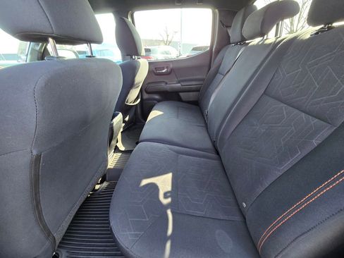 Used 2020 Toyota Tacoma TRD Off-Road image 11