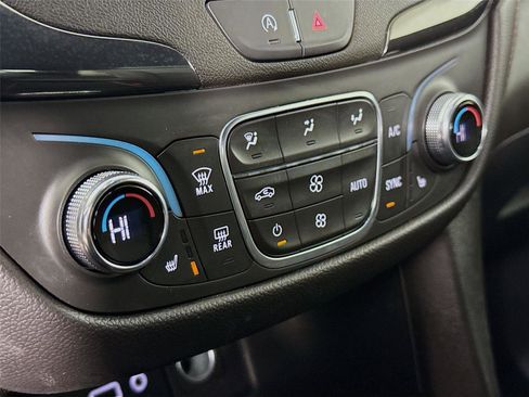 Used 2023 Chevrolet Equinox RS image 15