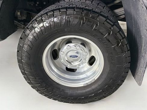 Used 2022 Ford F350 Platinum w/ FX4 Off-Road Package image 33