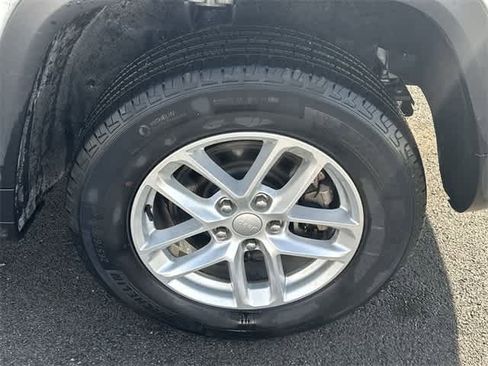 Used 2023 Jeep Grand Cherokee L Laredo w/ Luxury Tech Group I image 4