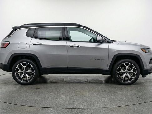 Used 2025 Jeep Compass Limited AWD/4WD image 11