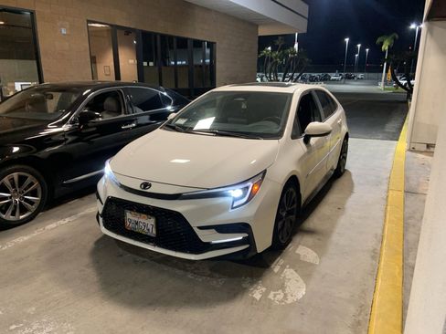Used 2023 Toyota Corolla SE image 9