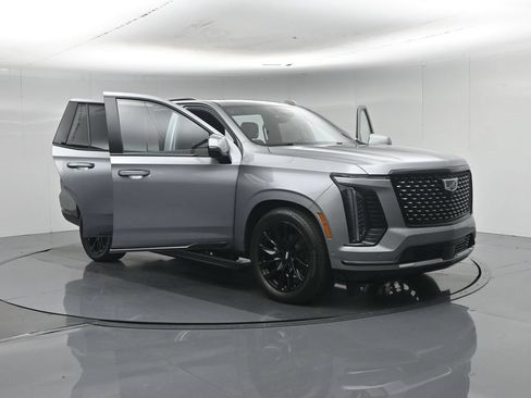 Used 2025 Cadillac Escalade Premium Luxury w/ Touring Package AWD/4WD image 40