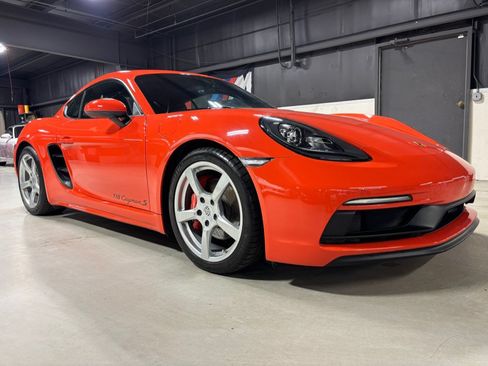 Used 2018 Porsche 718 Cayman S RWD image 2